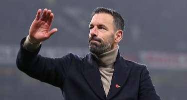 Nistelroy istefaya göndərilir