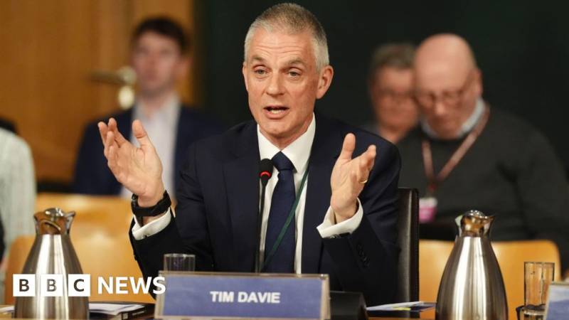 BBC Rəhbərliyində Səhvlər: Tim Deyvi və Debora Törnes Niyə İsteqaf Etdi?