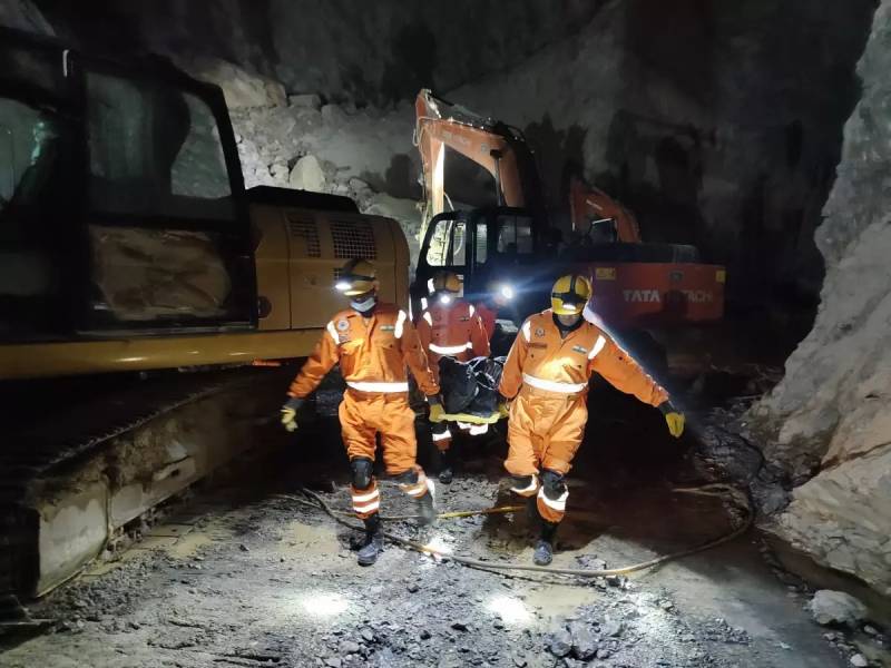 Hindistanda Daş Karxanasında Baş Verən Dağıntı: Ölənlərin Sayı 7-yə Yüksəldi