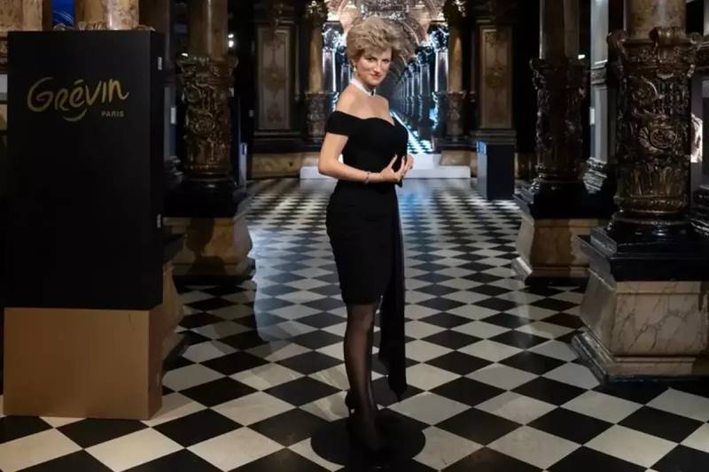 Parisdəki Qrevin Muzeyi Şahzadə Diananı "İntiqam Donu" ilə Kolleksiyasına Əlavə Etdi