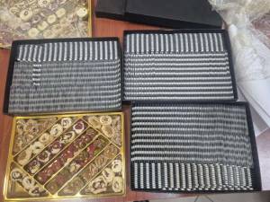 Şirniyyat qutularının içərisində gizlədilən dərman preparatları aşkar edilib (FOTO) Xəbər şəkili