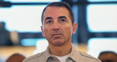 Əhmədzadənin xanımı ölkəni tərk etdi - FOTO