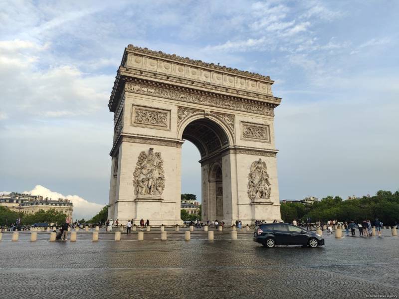 Fransada pensiya islahatının icrasını 2027-ci ilə qədər dayandırmaq barədə qərar qəbul edilib