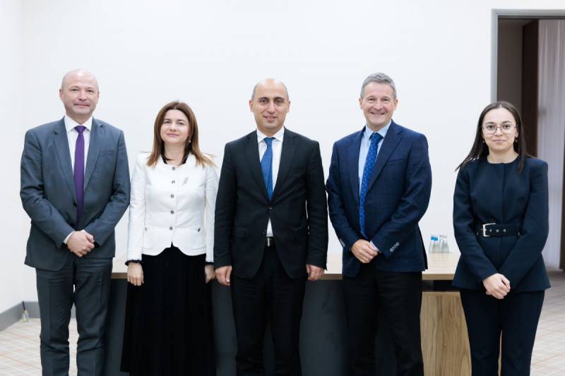 Emin Əmrullayev Mərkəzi Asiya Universitetinin rəhbər heyəti və QS prezidenti ilə görüşüb