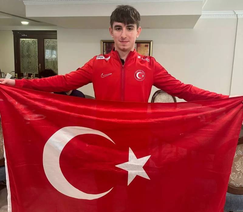 Enes Burç Misirdə Stolüstü Tennis üzrə Virtus Dünya Çempionatında Bürünc Medal Qazanaraq Tarix Yazdı
