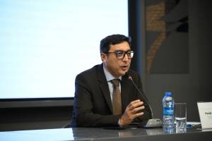 Fərid Qayıbov ötən ay beynəlxalq yarışlarda yüksək nəticələr əldə etmiş idmançılarla görüşüb Xəbər şəkili