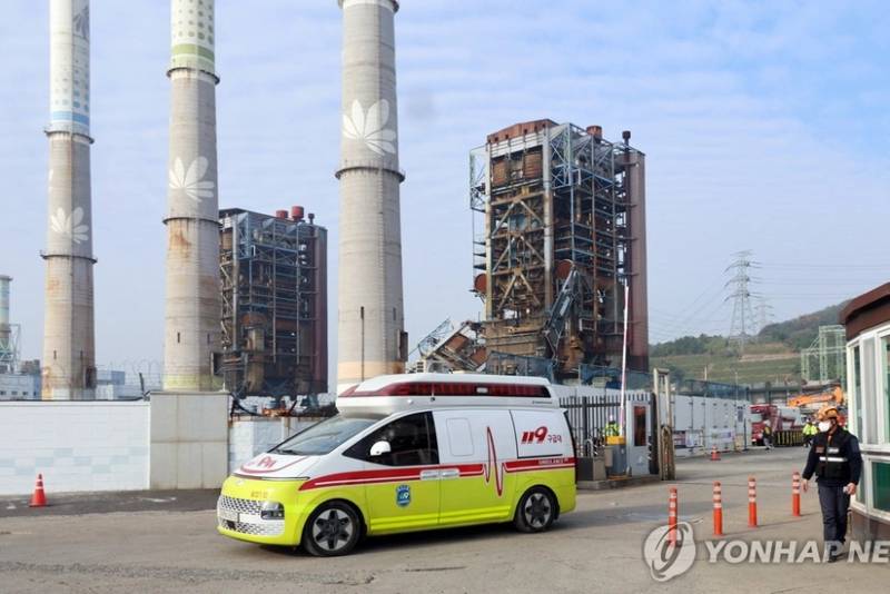 Cənubi Koreyada qüllənin uçması nəticəsində ən azı üç nəfər ölüb