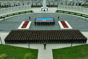 Polis Akademiyasında “Zəfər təntənəsi” adlı kompozisiya təqdim edilib - VİDEO Xəbər şəkili