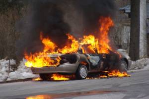 Göygöldə “Nissan” markalı minik avtomobili yanıb Xəbər şəkili