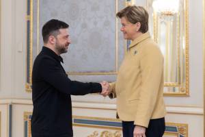 Zelenski və Latviyanın xarici işlər naziri Ukraynaya müdafiə dəstəyini müzakirə ediblər Xəbər şəkili