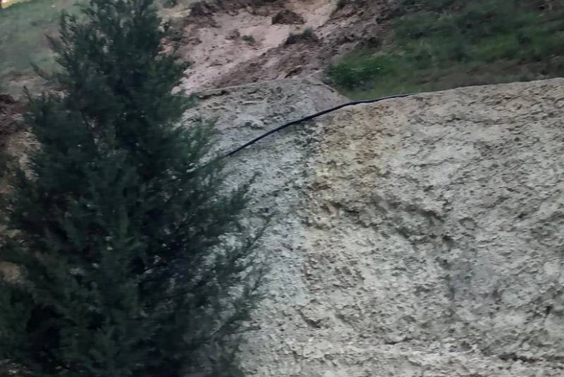 Əhmədlidəki sürüşmə hadisəsindən sonra yamacda yeni çatlar aşkarlanıb