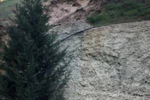 Əhmədlidəki sürüşmə hadisəsindən sonra yamacda yeni çatlar aşkarlanıb