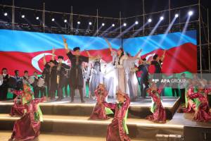 Naxçıvanda Zəfər Gününə həsr olunan konsert keçirilib, atəşfəşanlıq olub - FOTO Xəbər şəkili