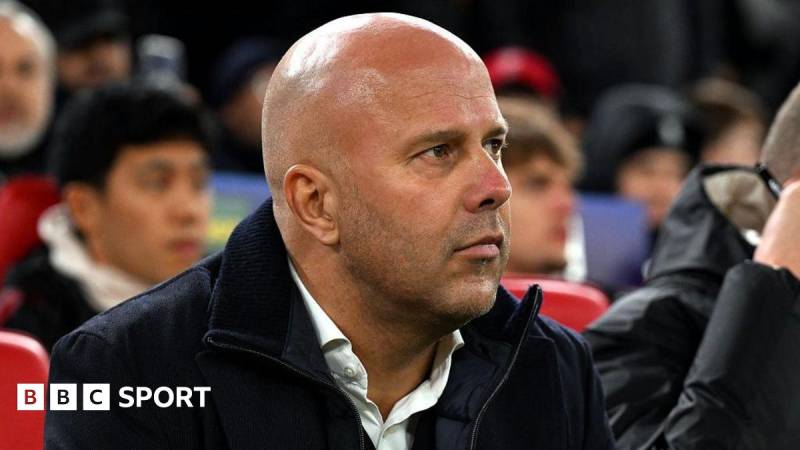 Liverpulun "Tarixi Dibi": Arne Slotun Baş Məşqçi Vəzifəsi Təhlükədədirmi?