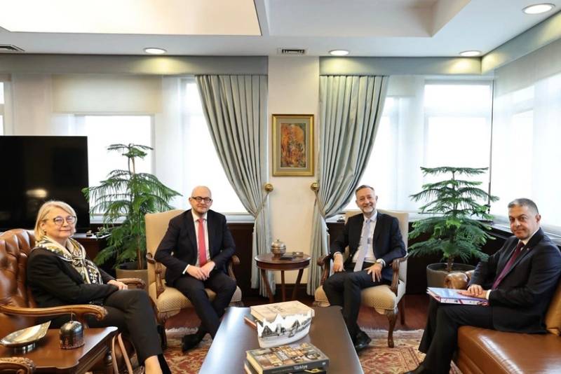 Türkiyə və Finlandiya rəsmiləri Avropanın təhlükəsizliyi ilə bağlı müzakirə aparıblar