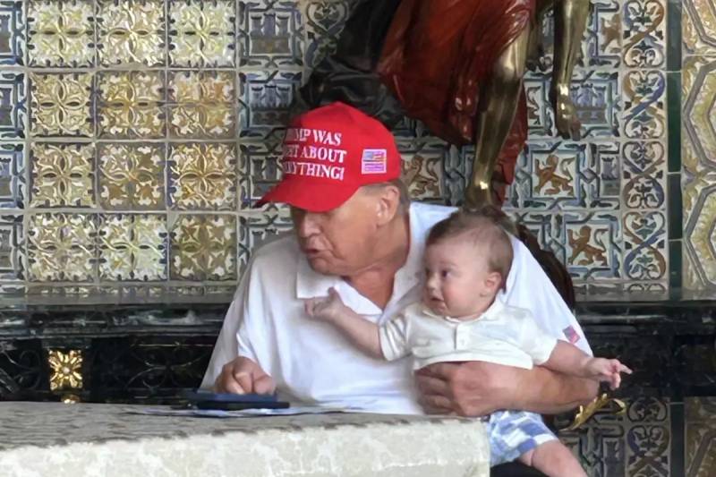 Donald Trampın Baba Rolu: Nəvəsi Aleksandrla Qolf Klubunda Keçirdiyi Səmimi Gün Xəbər şəkili