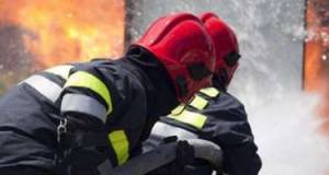 Bakının mərkəzində avtomobil yanır -FOTOLAR Xəbər şəkili