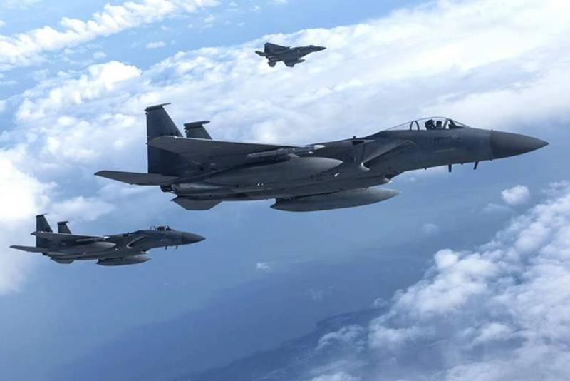 Floridada təyyarə Trampın iqamətgahına yaxınlaşdıqdan sonra qırıcı təyyarə havaya qalxıb