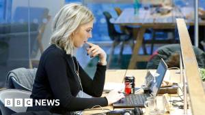 Böyük Britaniya: İşsizlik Səviyyəsi 5%-ə Çatıb, Əmək Bazarı Zəifləyir