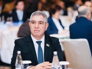 Dövlət qulluqçuları 2 min manatadək ortaaylıq əməkhaqqı alırlar Xəbər şəkili