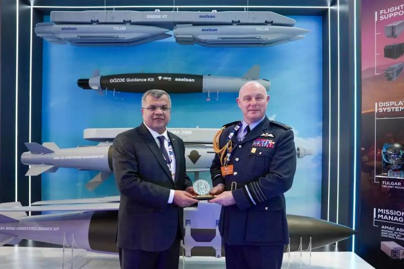 Milli Müdafiə Nazirinin müavini Bilal Durdalı Dubay Aviasiya Şousunda (2025) BƏƏ və Böyük Britaniya rəsmiləri ilə görüşdü