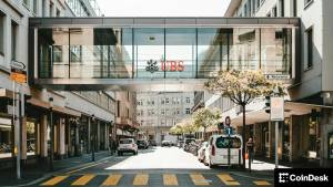 UBS və Chainlink 100 Trilyon Dollarlıq Bazarda İlk On-Zəncir Tokenləşdirilmiş Fondun Geri Alınmasını Həyata Keçirdi