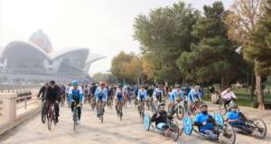 9 Noyabr – Dövlət Bayrağı Günü münasibətilə veloyürüş keçirildi - FOTO Xəbər şəkili