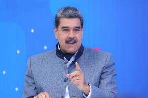 Maduro Venesuelada kompleks milli müdafiə komandanlıqlarının yaradılmasına dair qanunu imzalayıb