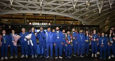 59 medalla Vətənə döndülər