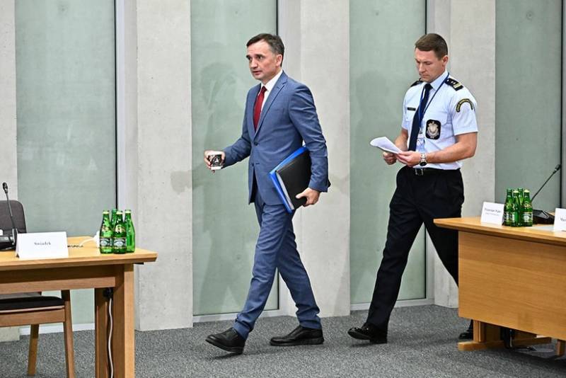 Polşa Prokurorluğu sabiq ədliyyə nazirinin saxlanılması barədə qərar verib