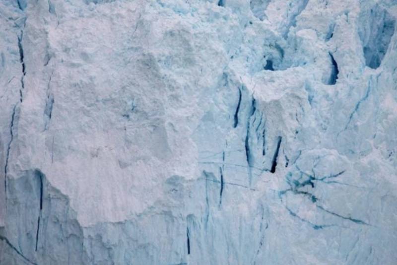 Antarktidada nəhəng buzlaq rekord sürətlə əriyir