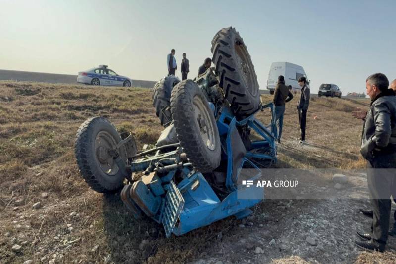Ucarda traktorla maşın toqquşub, xəsarət alanlar var - FOTO