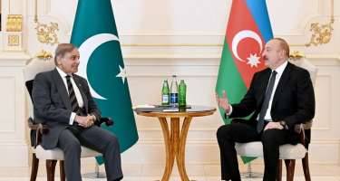 İlham Əliyevin Şahbaz Şəriflə məhdud tərkibdə görüşü oldu