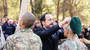 Prezident Xristodulidis Yaşıl Beretdə: Rum Komandoları Həddi Aşan Şüarlar Səsləndirdi Xəbər şəkili