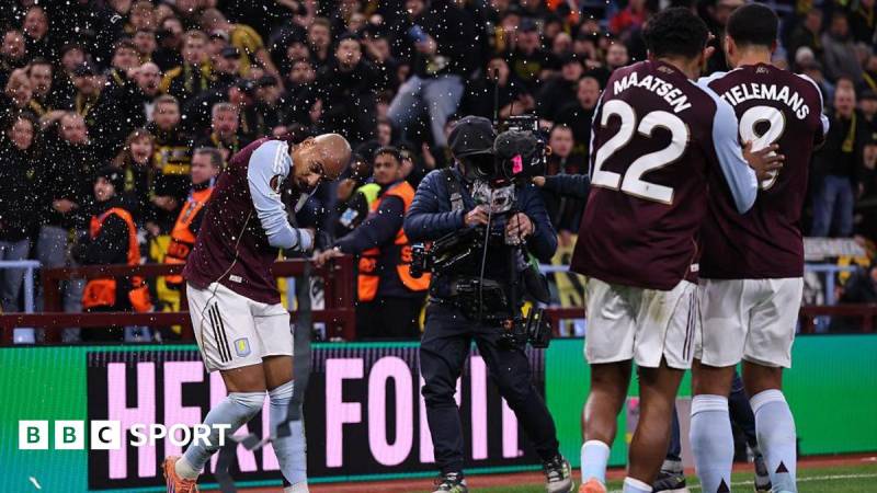 Donyell Malenə Stəkan Dəydi: Azarkeş Qarşıdurması "Aston Villa" - "Yanq Boys" Matçını Dayandırdı