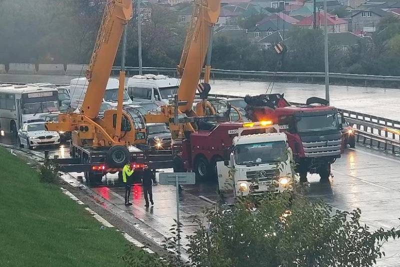 Nasaz yük avtomobili Zığ şosesində sıxlığa səbəb olub