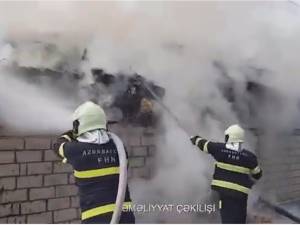 Qəbələdə tövlədə yanğın olub, 10 ton ot bağlaması yanıb (VİDEO) Xəbər şəkili