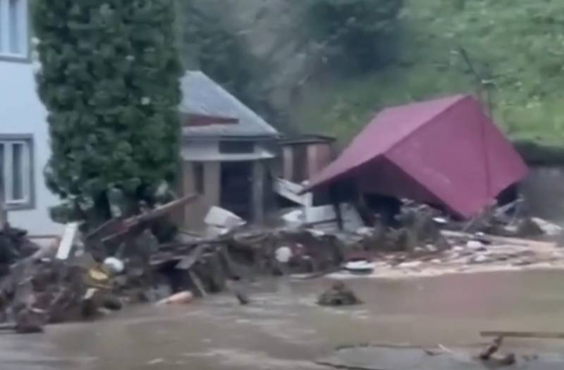 Tailandda daşqınlardan ölənlərin sayı 80 nəfərə çatıb