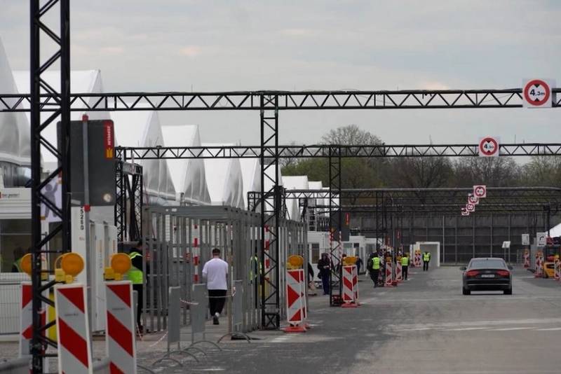 Berlində Ukrayna qaçqınları üçün ən böyük mərkəz bağlanır