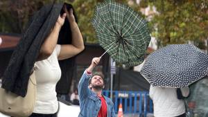 Şimşəkli Güclü Yağışlar Gəlir: Meteorologiya Xəbərdarlıq Etdi, Hava Temperaturu Kəskin Enəcək Xəbər şəkili