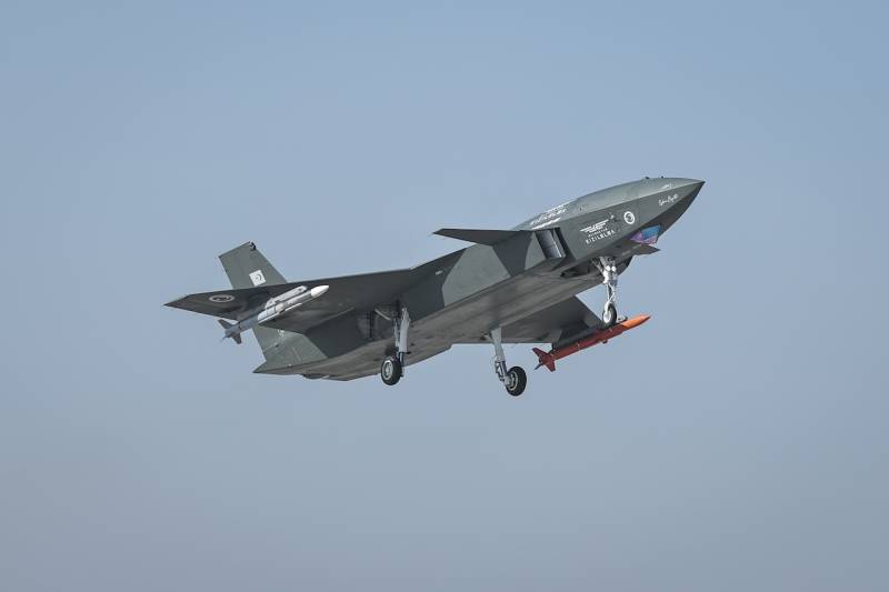 Bayraktar KIZILELMA Havadan-Havaya Raketlə Hədəfi Vurdu: Pilotsuz Qırıcı Aviasiya Tarixində Bir İlkə İmza Atır