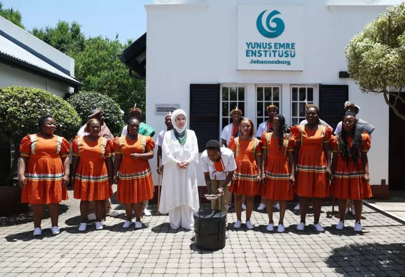 Prezident Ərdoğanın Həyat Yoldaşı Emine Ərdoğan Cənubi Afrikada Yunus Əmrə İnstitutuna Baş Çəkdi