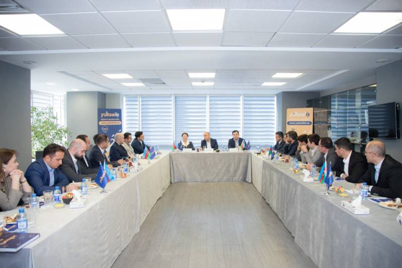 Emin Əmrullayev beşinci “Yüksəliş” müsabiqəsinin qalibləri ilə görüşüb