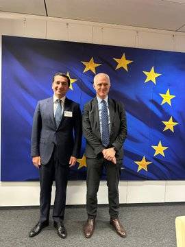 Hikmət Hacıyev Avropa İttifaqı rəsmiləri ilə görüşüb (FOTO)