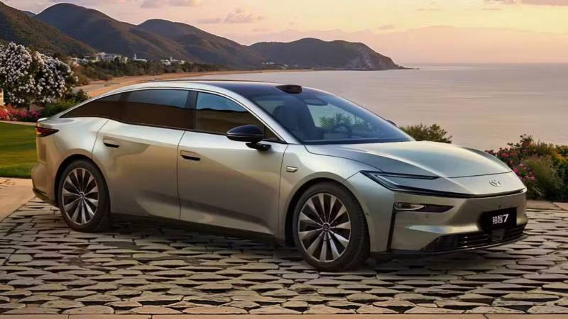 GAC-Toyota-dan Yenilik: Huawei Texnologiyası ilə Təchiz Edilmiş bZ7 Elektrikli Sedan Təqdim Edildi