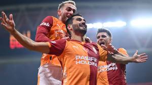 Okan Burukun Qətiyyətli Addımı: İlkay Gündoğan Matçın Gedişatını Dəyişdi Xəbər şəkili