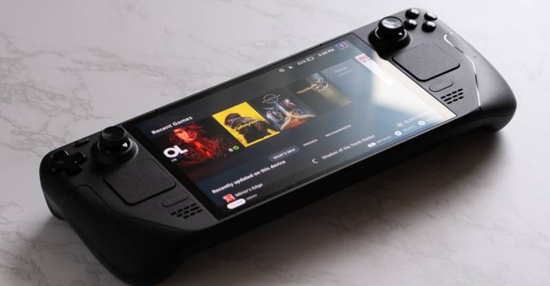 Steam Deck üçün Vacib Yenilik: Valve Yükləmələri Ekran Sönük Rejimdə Bitirməyə İcazə Verir