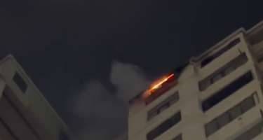 Bakıda yaşayış  binasında yanğın oldu  -VİDEO