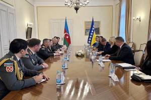 Müdafiə naziri Bosniya və Herseqovinaya səfər edib