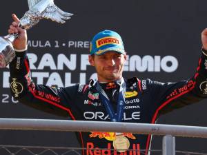 Ferstappen Qətər Qran-prisində növbəti qələbəsini əldə edib